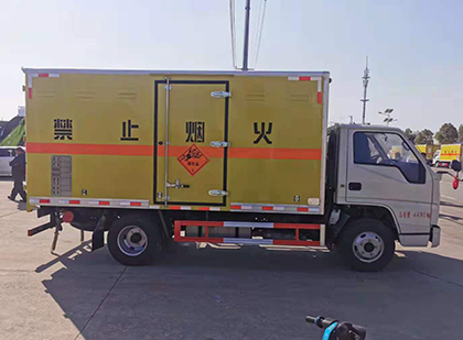 信宜爆破器材运输车技术升级与安全合规新趋势